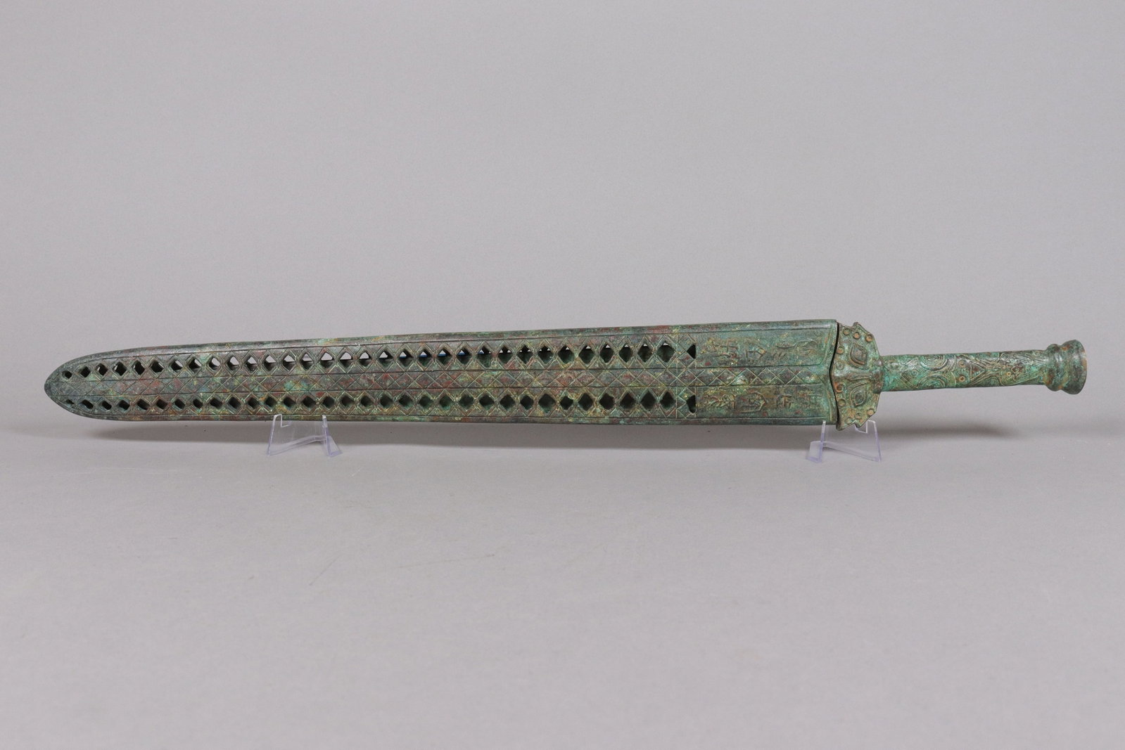 Chinese long heavy bronze sword (1 of 7)