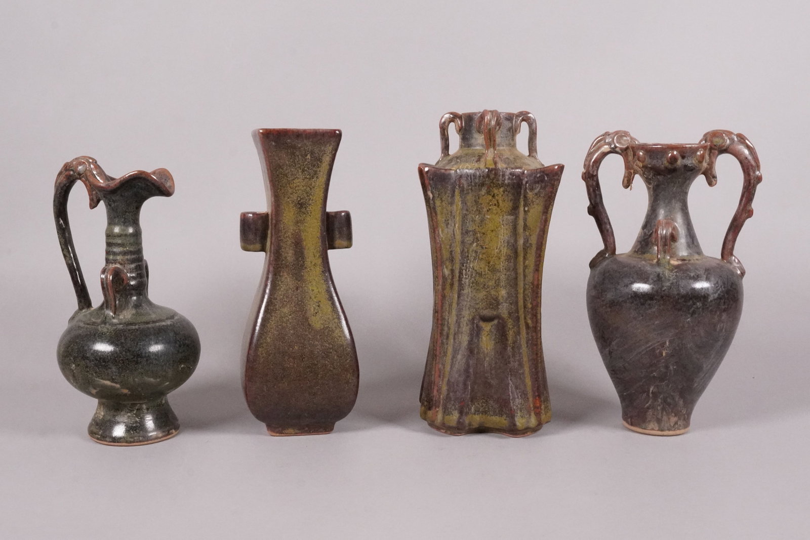 Lots Chinese fine vase: Lots Chinese fine vase. Largest H: 9.7" x W: 4.2."