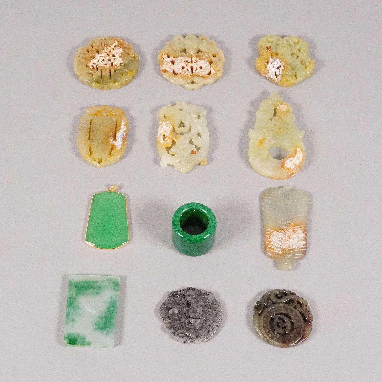 Lots Chinese fine carvings jade: Lots Chinese fine carvings, some are jade.