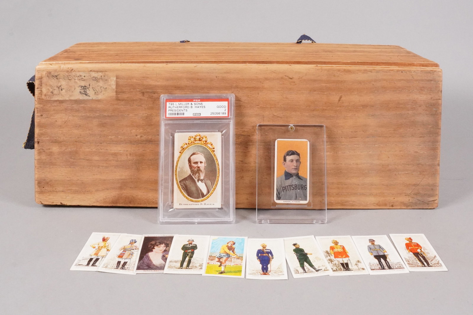 Lots sports card and items estate: Lots sports card and items, all sales are final, no return.