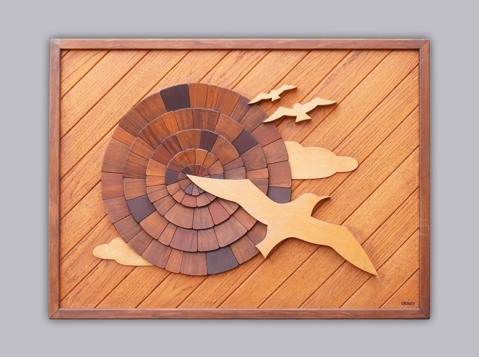 Dave Criner large wood work: Dave Criner fine vintage large wood carved work. Bottom carved signed. H: 36" x W: 48.5."