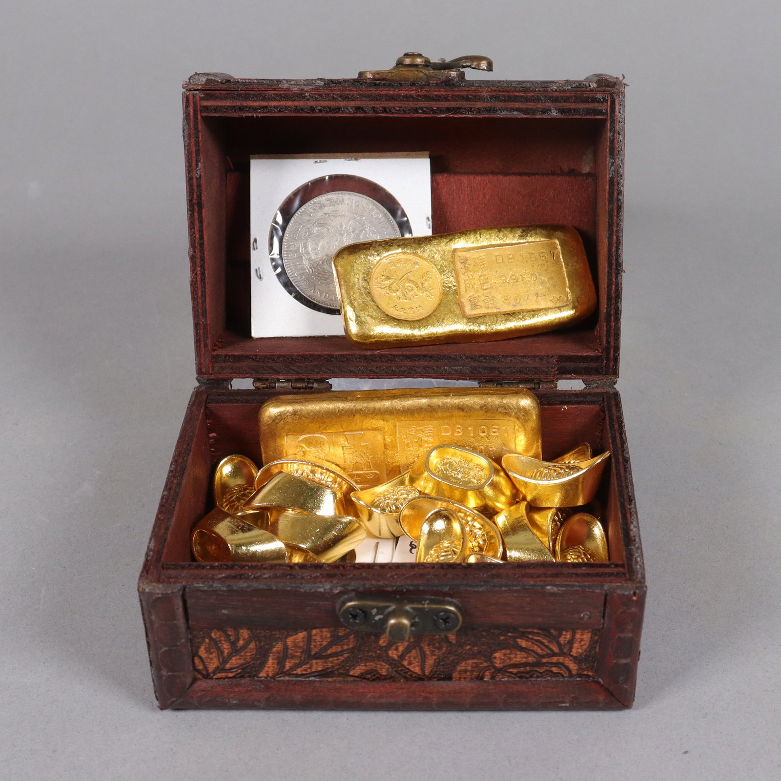 Lots Chinese ingots ungraded: Lots Chinese ingots ungraded. We do not guarantee its material, grading, age, engraving and carvings. Condition selling it as is. All sales are final, no return.