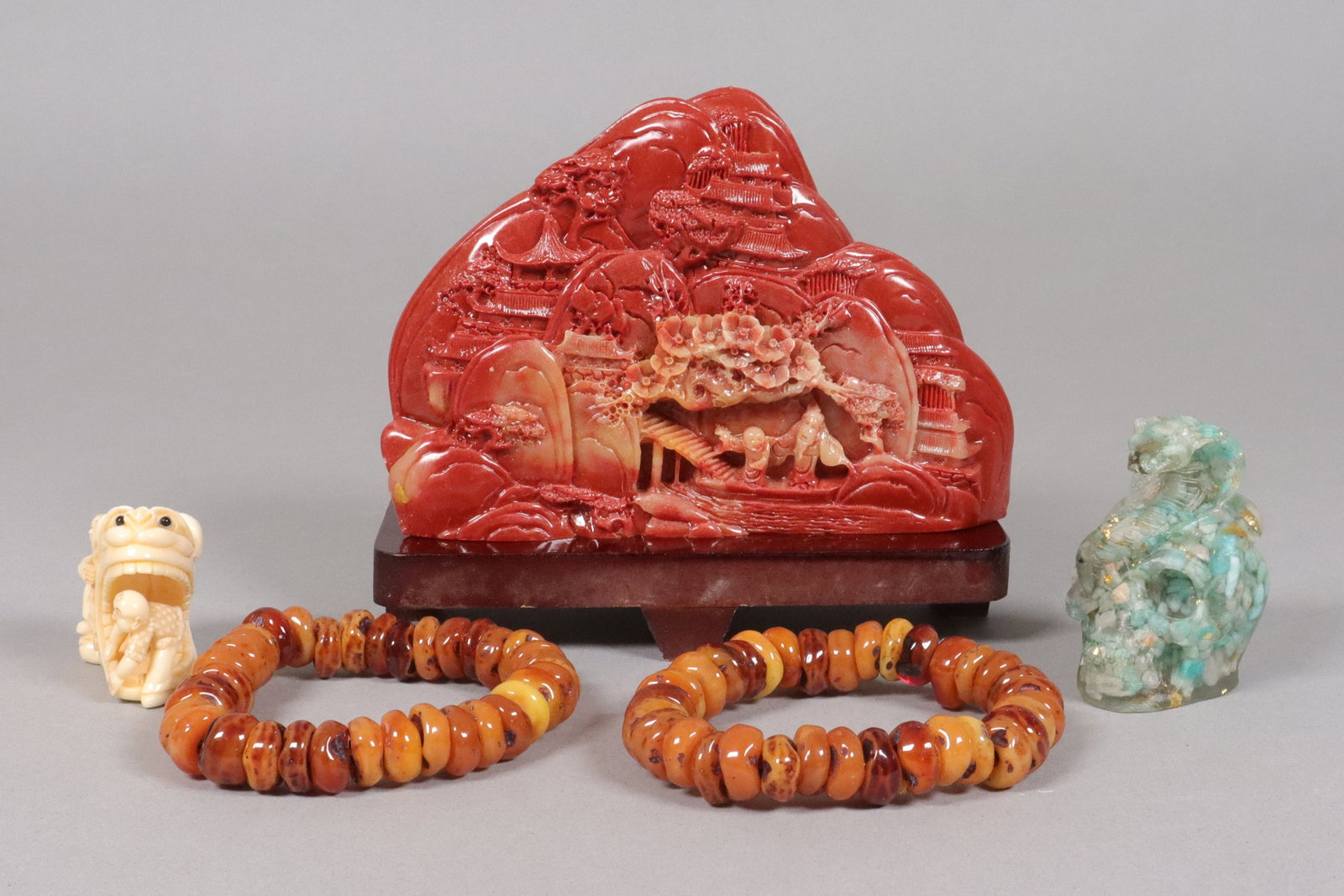 Lots Chinese fine carvings: Lots Chinese fine carvings.