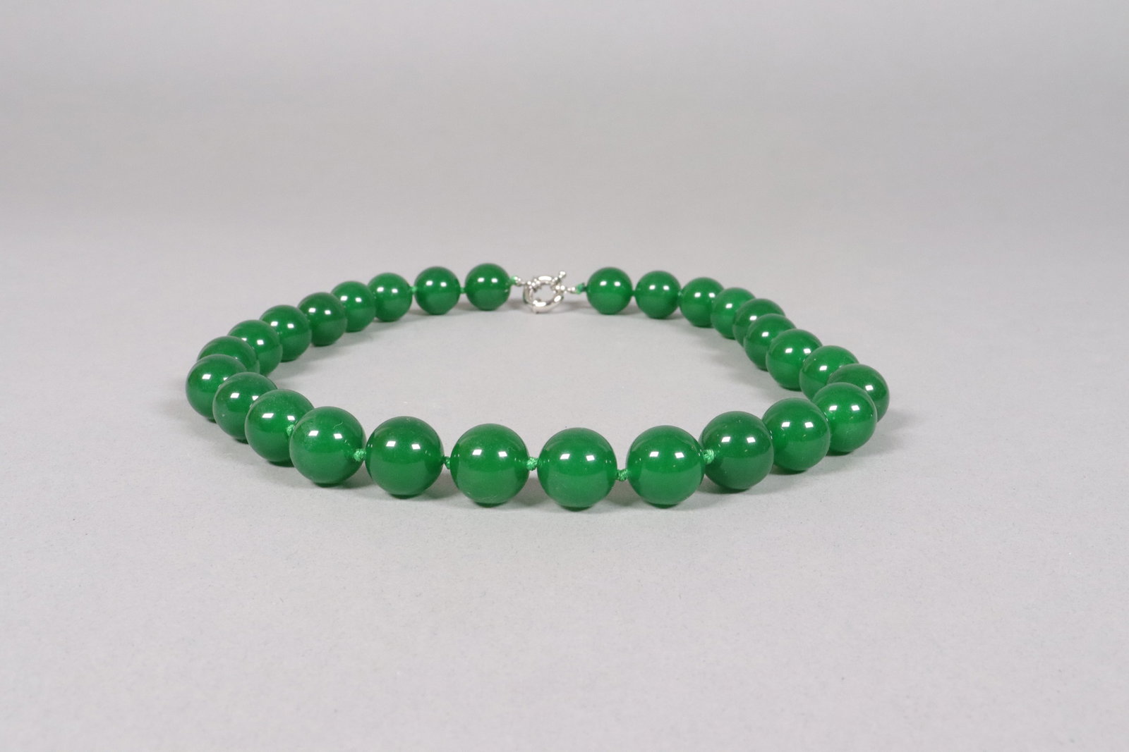2 Chinese apple green beaded items - 3