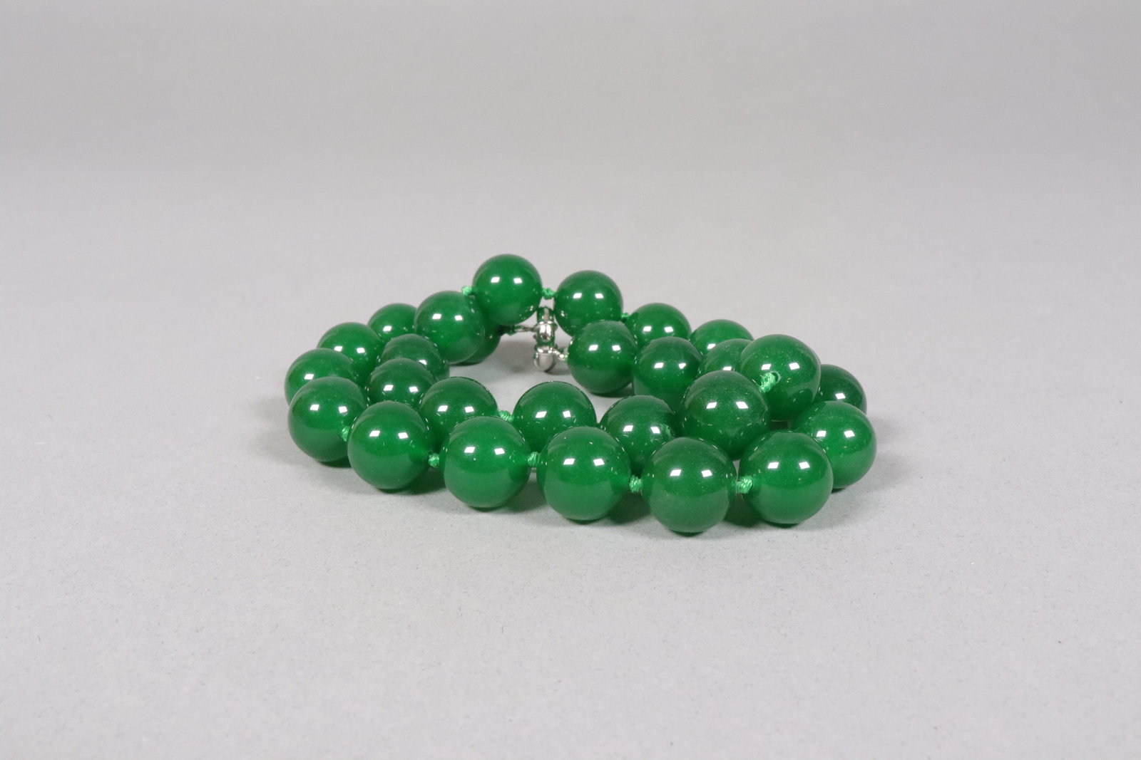 2 Chinese apple green beaded items - 4