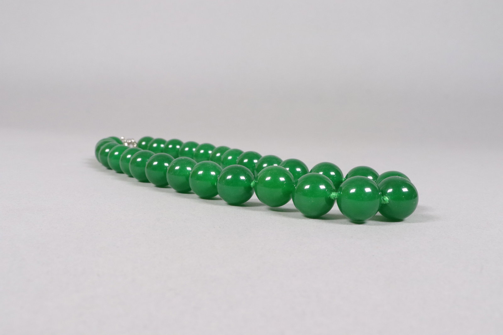 2 Chinese apple green beaded items - 5