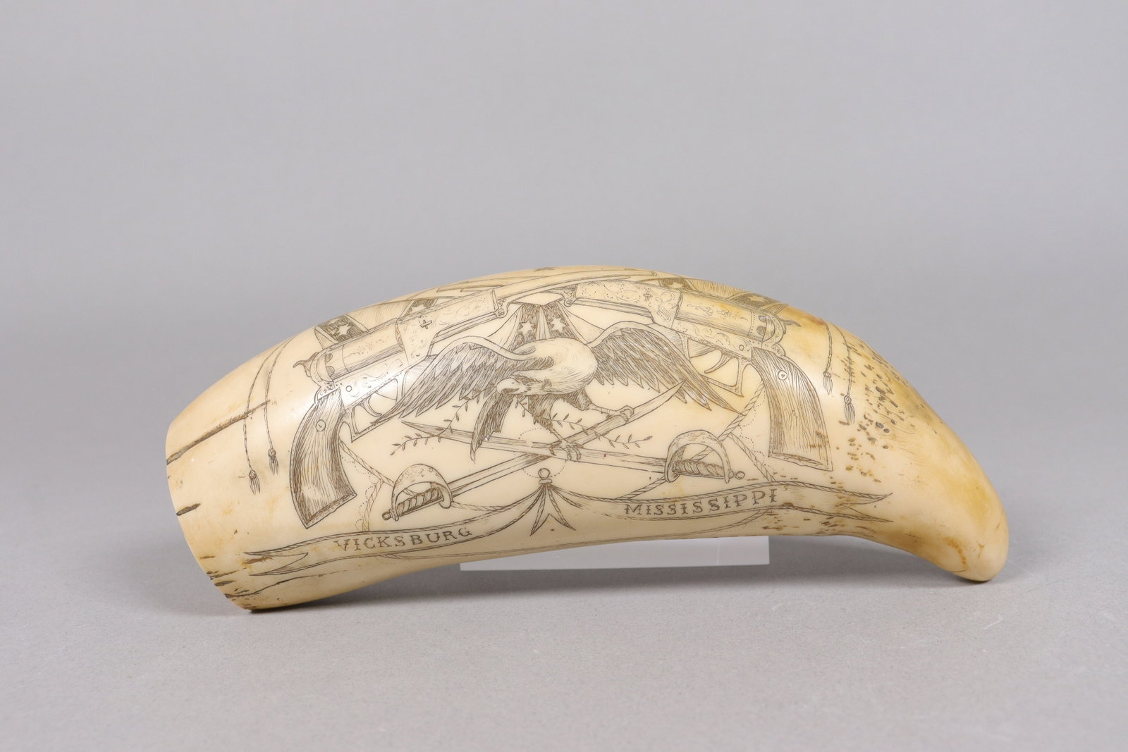 Lots estate carved items - 3