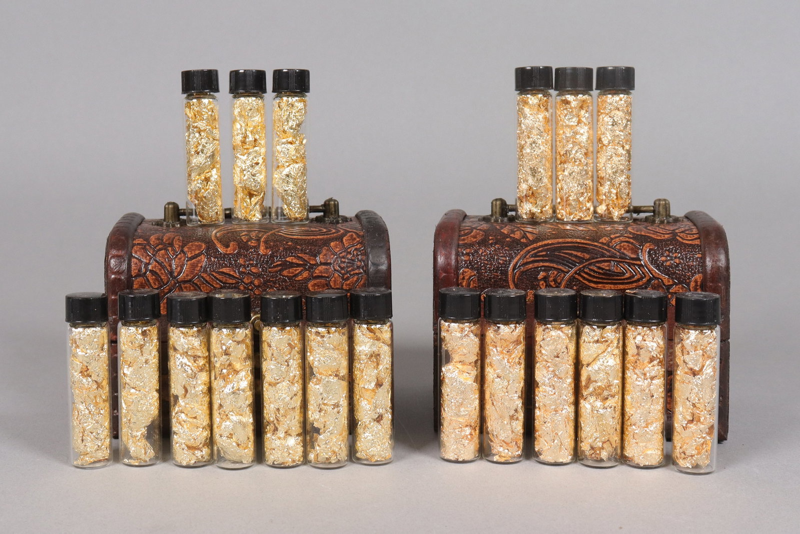 Lots gold flakes ungraded: Lots gold flakes ungraded. We do not guarantee its material, and grading. All sales are final, no return.