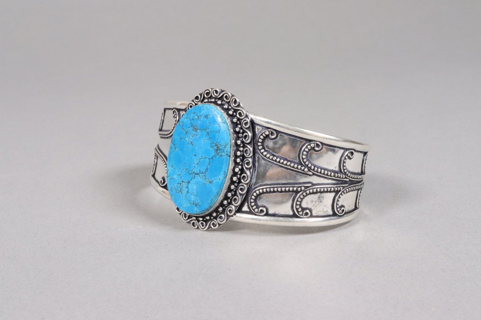 Estate fine carved bangle - 3