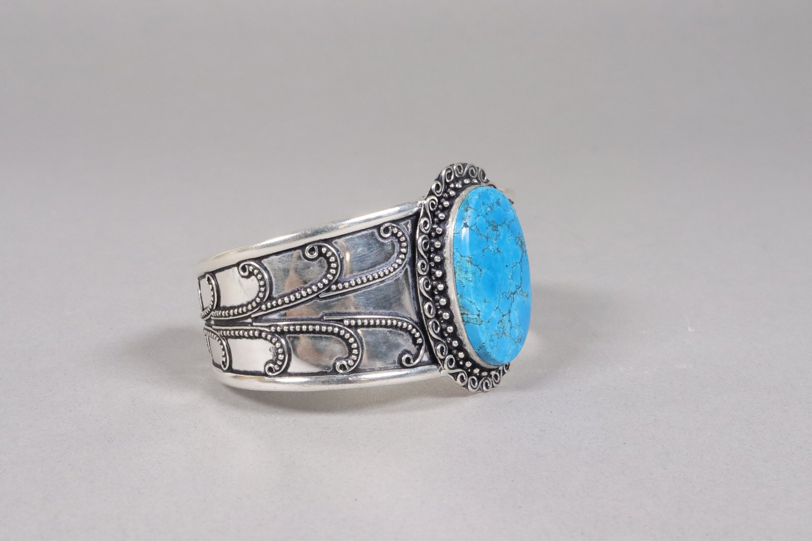 Estate fine carved bangle - 5