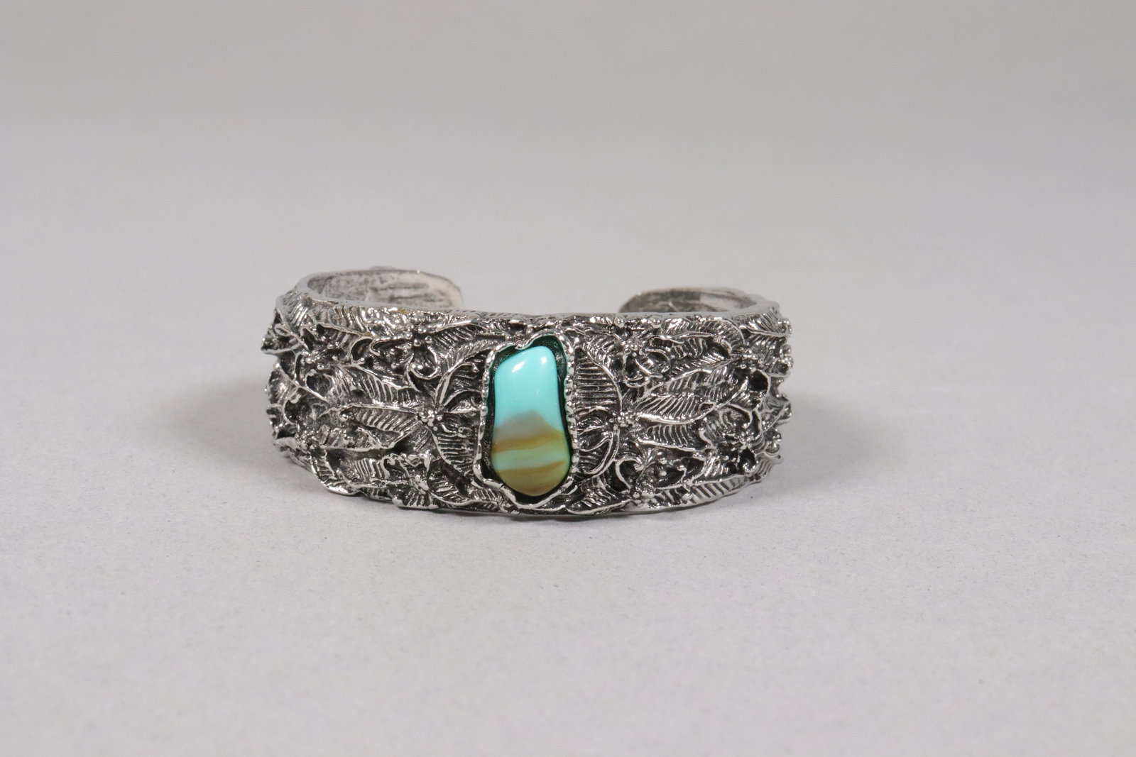 Estate fine carved bangle - 4