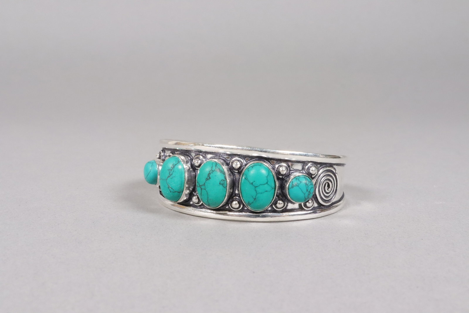 Estate fine carved bangle - 3