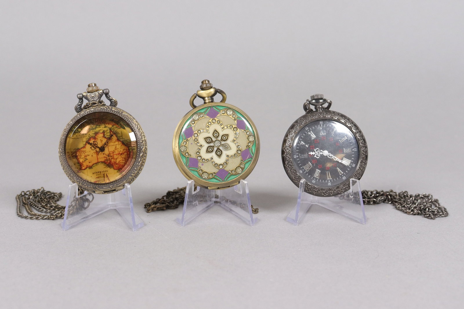 Lots estate items ungraded: Lots estate items, ungraded. All sales are final.