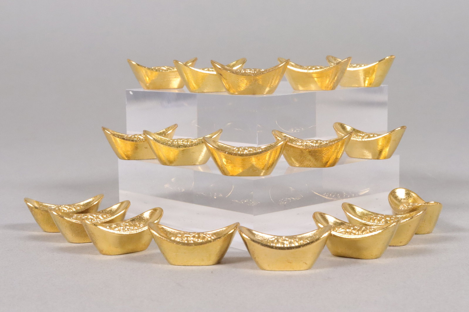 Lots ingots ungraded: Lots ingots ungraded. We do not guarantee its material, grading, age, carving, and engraving. All sales are final, no return. Condition selling it as is. Please contact us if you have any question