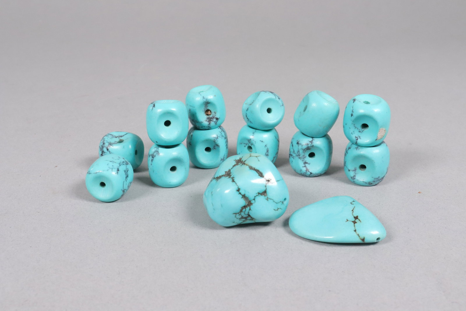 Lots turquoise beaded items - 3