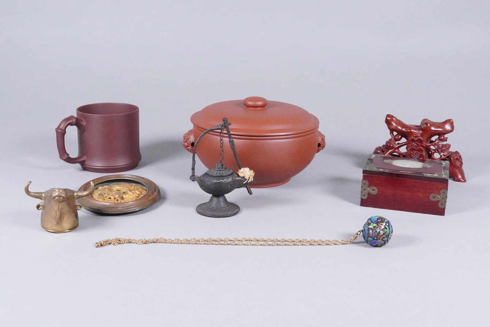 Lots estate items: Lots estate items, ungraded. H: 4" x W: 8."