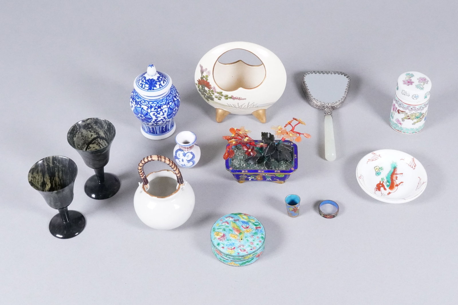 Lots Asian decorative items (1 of 5)