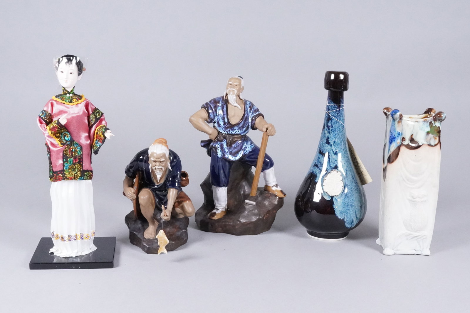 Lots Chinese figures: Lots Chinese figures, largest H: 10" x W: 7."