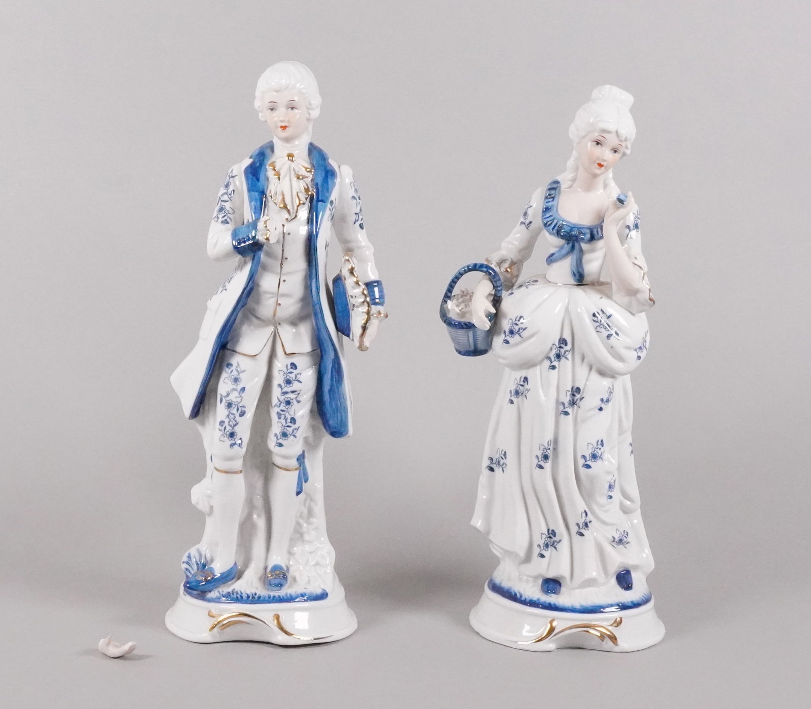 Lots porcelain figurines (1 of 5)