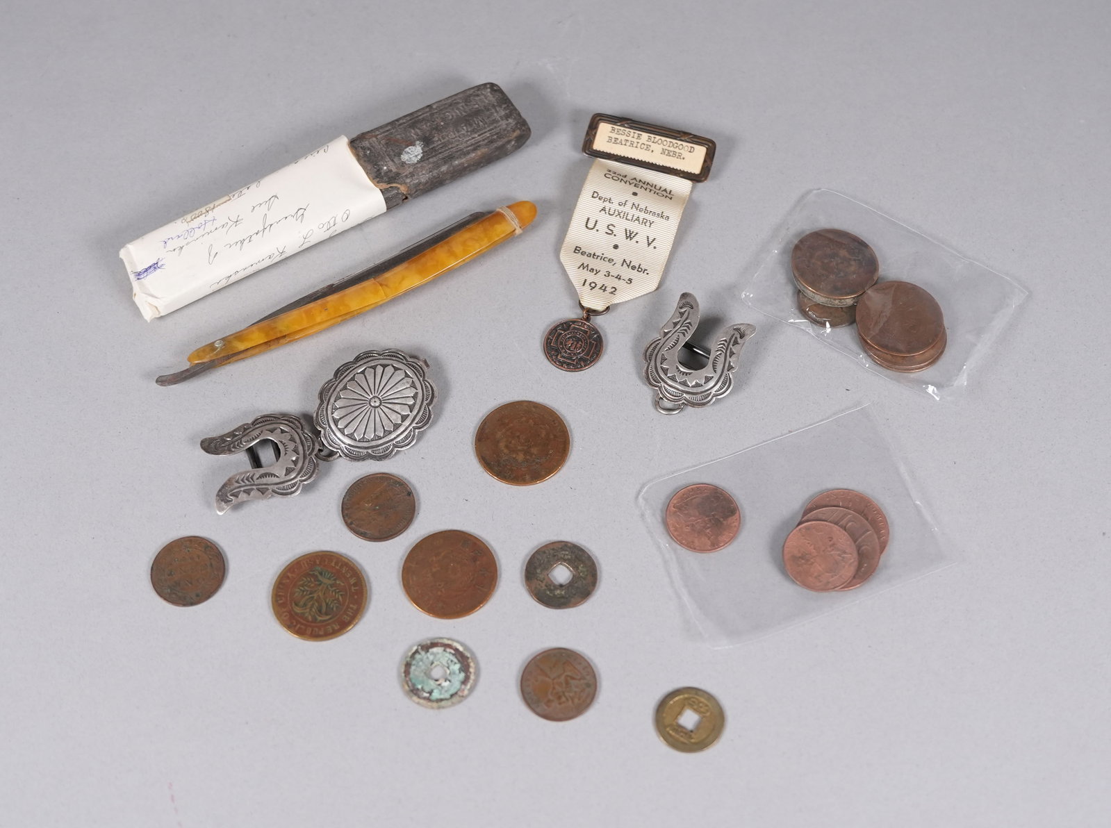 Lots estate items ungraded: Lots estate items, ungraded.