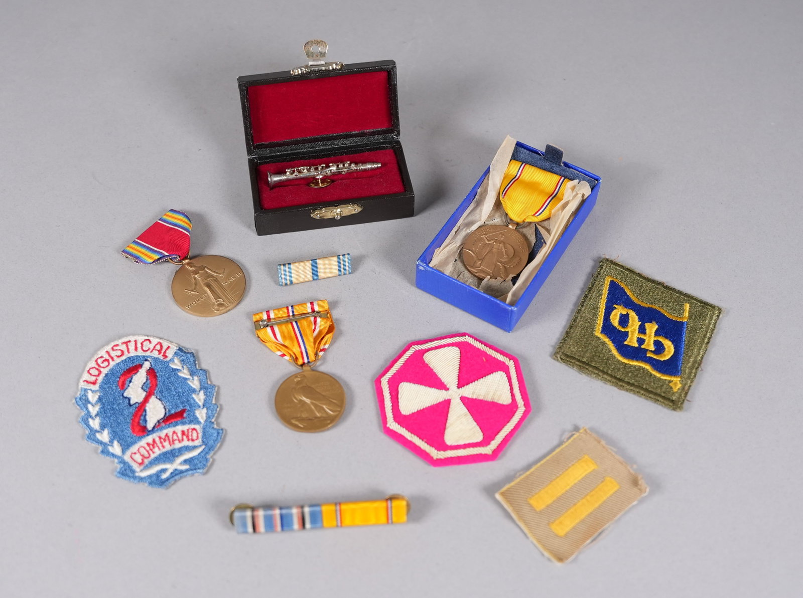 Lots military items: Lots military items.