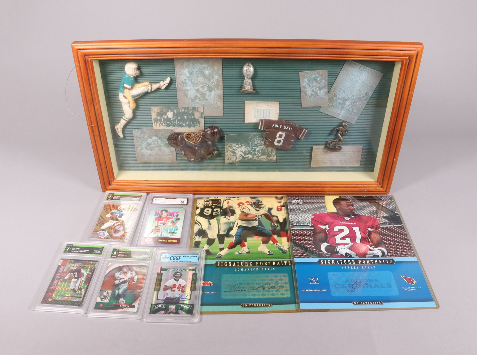 Lots sports items NFL: Lots sports item, NFL, condition selling it as is.