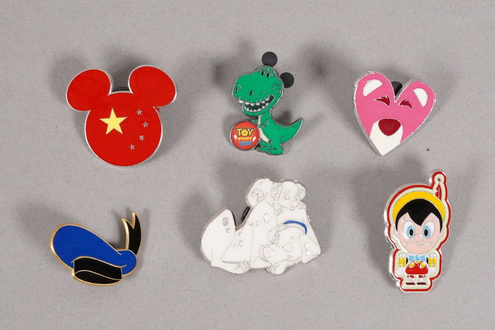 Lots Disney pins - 2
