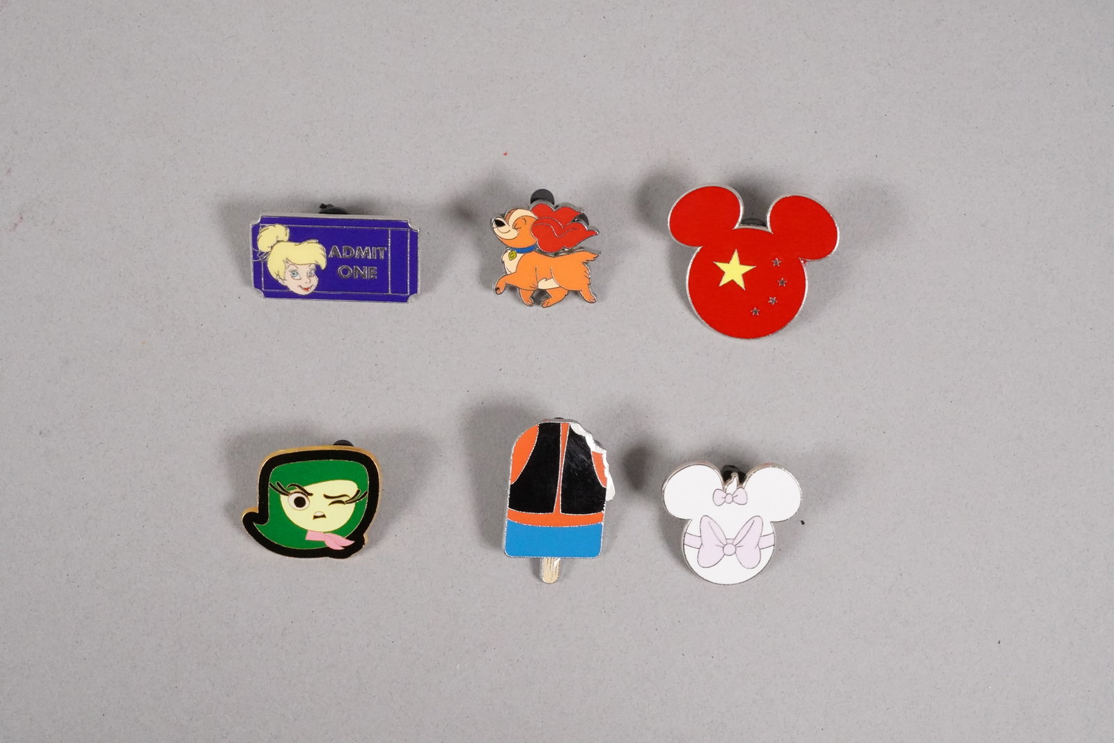 Lots Disney pins - 4