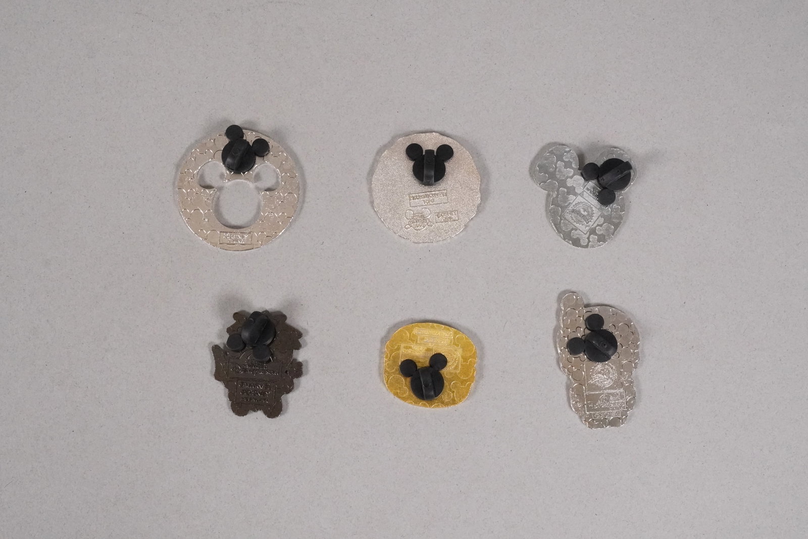 Lots Disney pins - 5