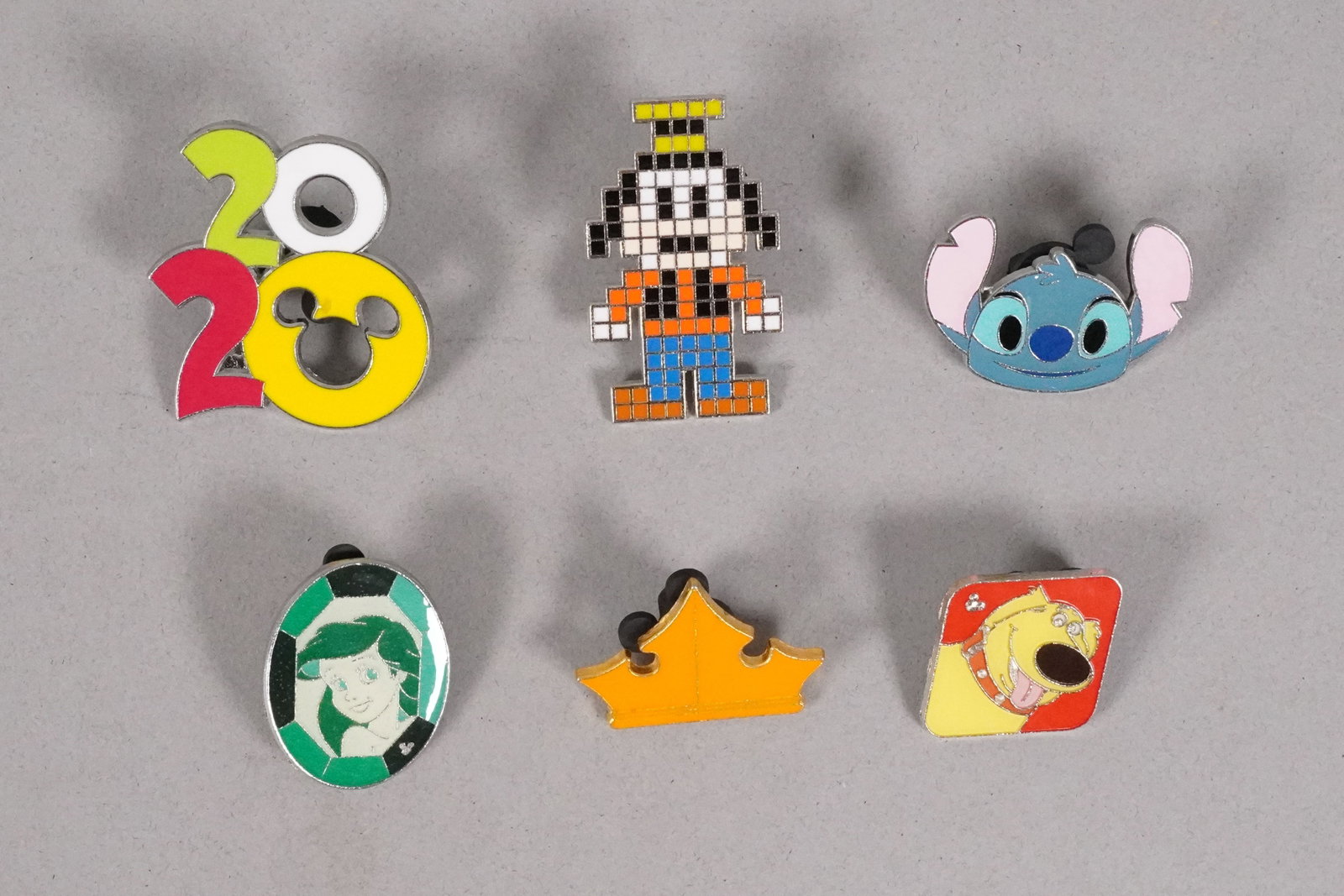 Lots Disney pins - 2