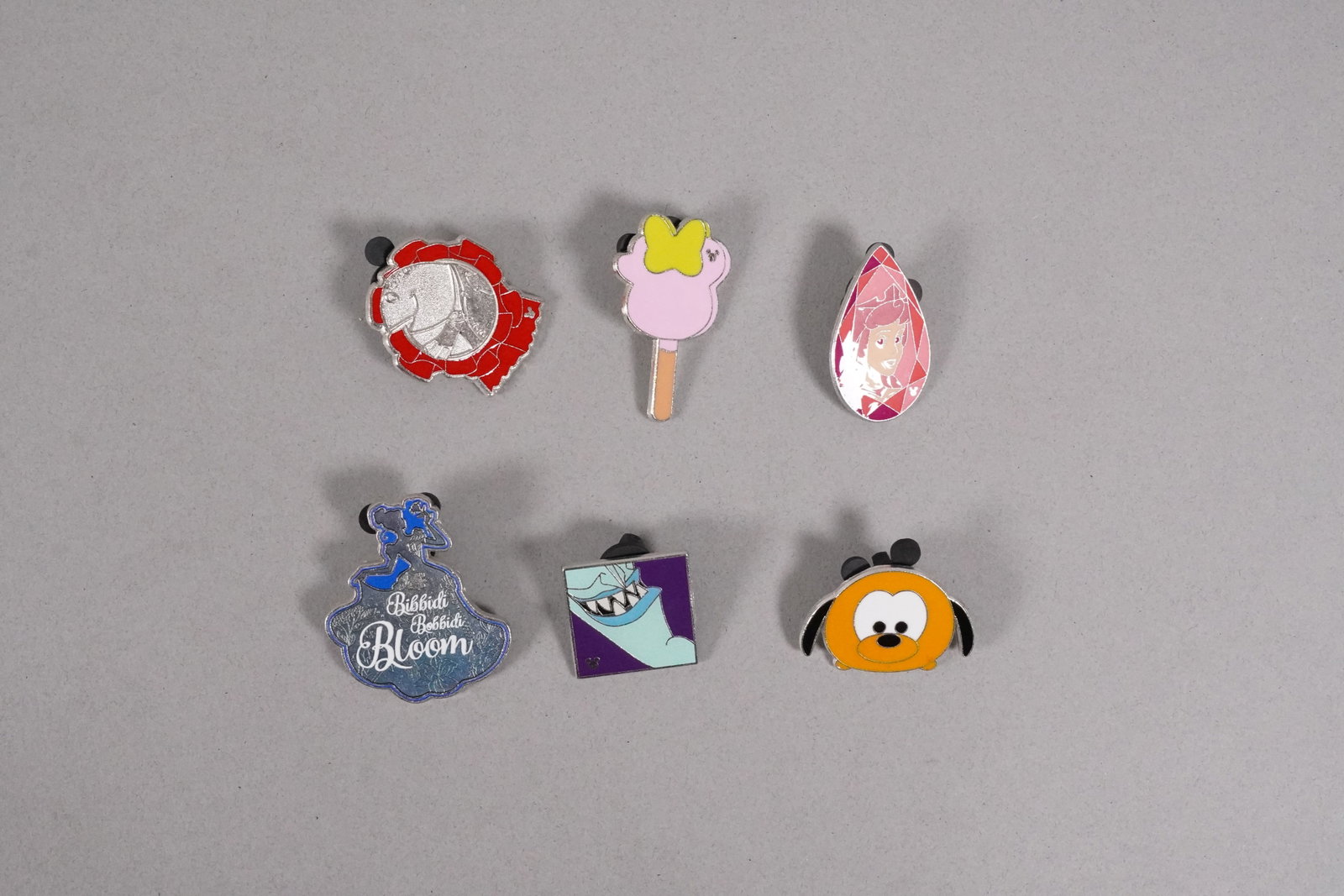 Lots Disney pins - 4