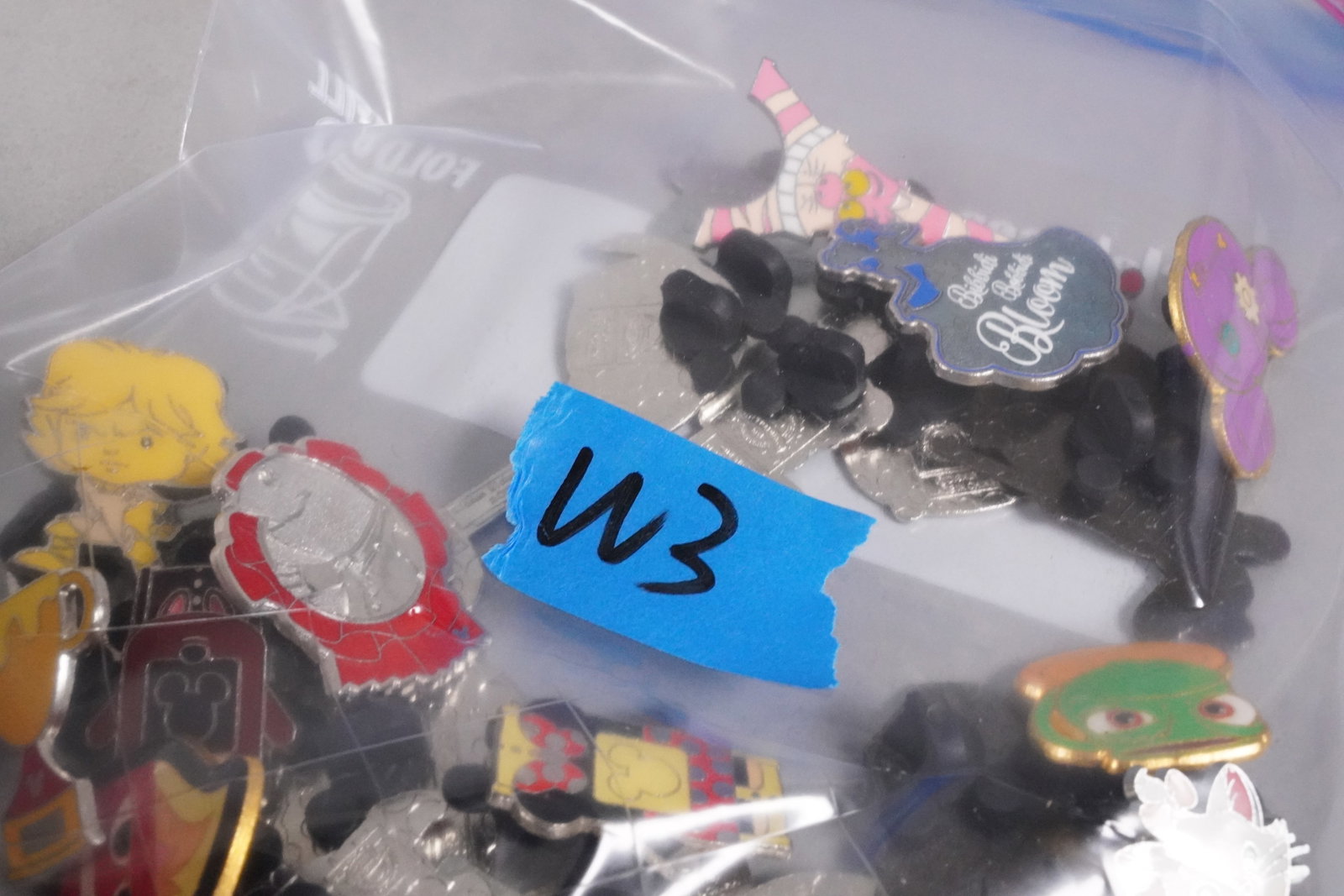 Lots Disney pins - 6