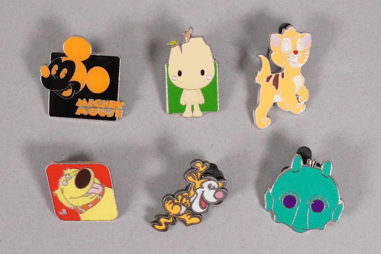 Lots Disney pins - 2