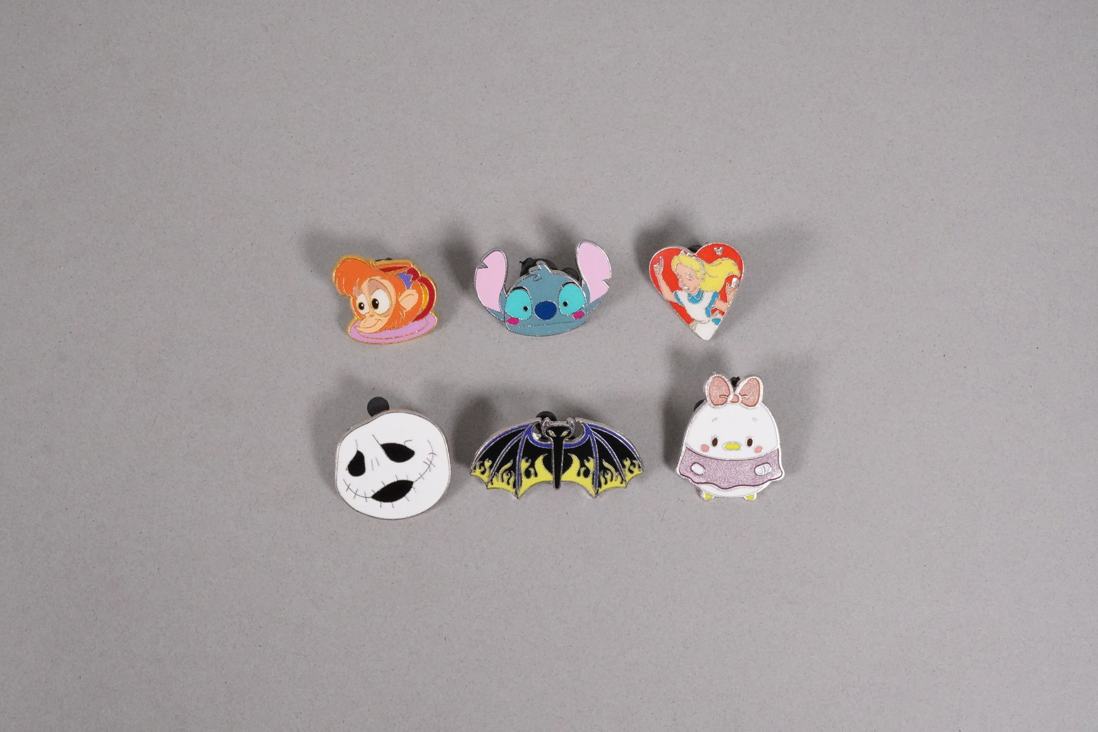 Lots Disney pins - 4