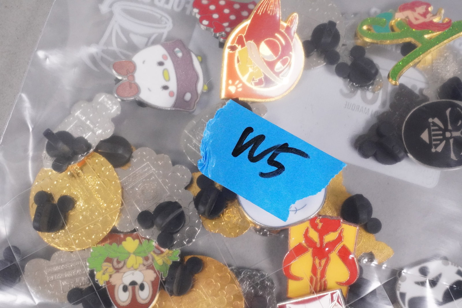 Lots Disney pins - 6