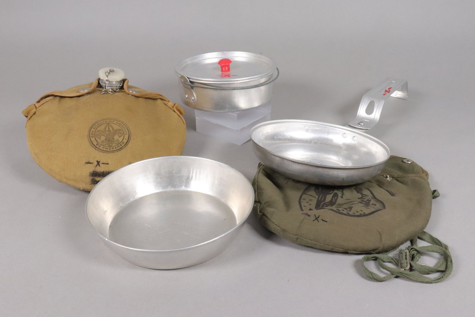 Lots military items: Lots vintage military items.