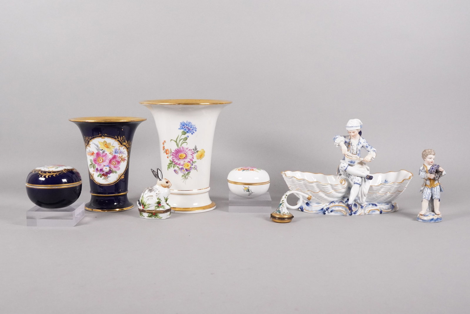 Lots vintage Meissen porcelains: Lots vintage Meissen porcelains, largest H: 8" x W: 2."