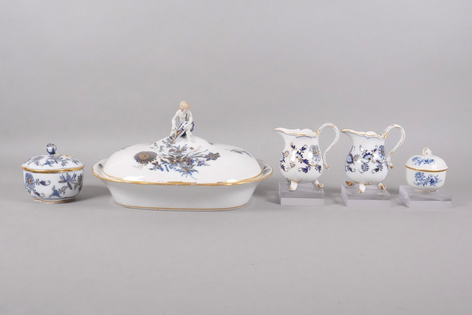 Lots Meissen porcelain items: Lots Meissen porcelain items.