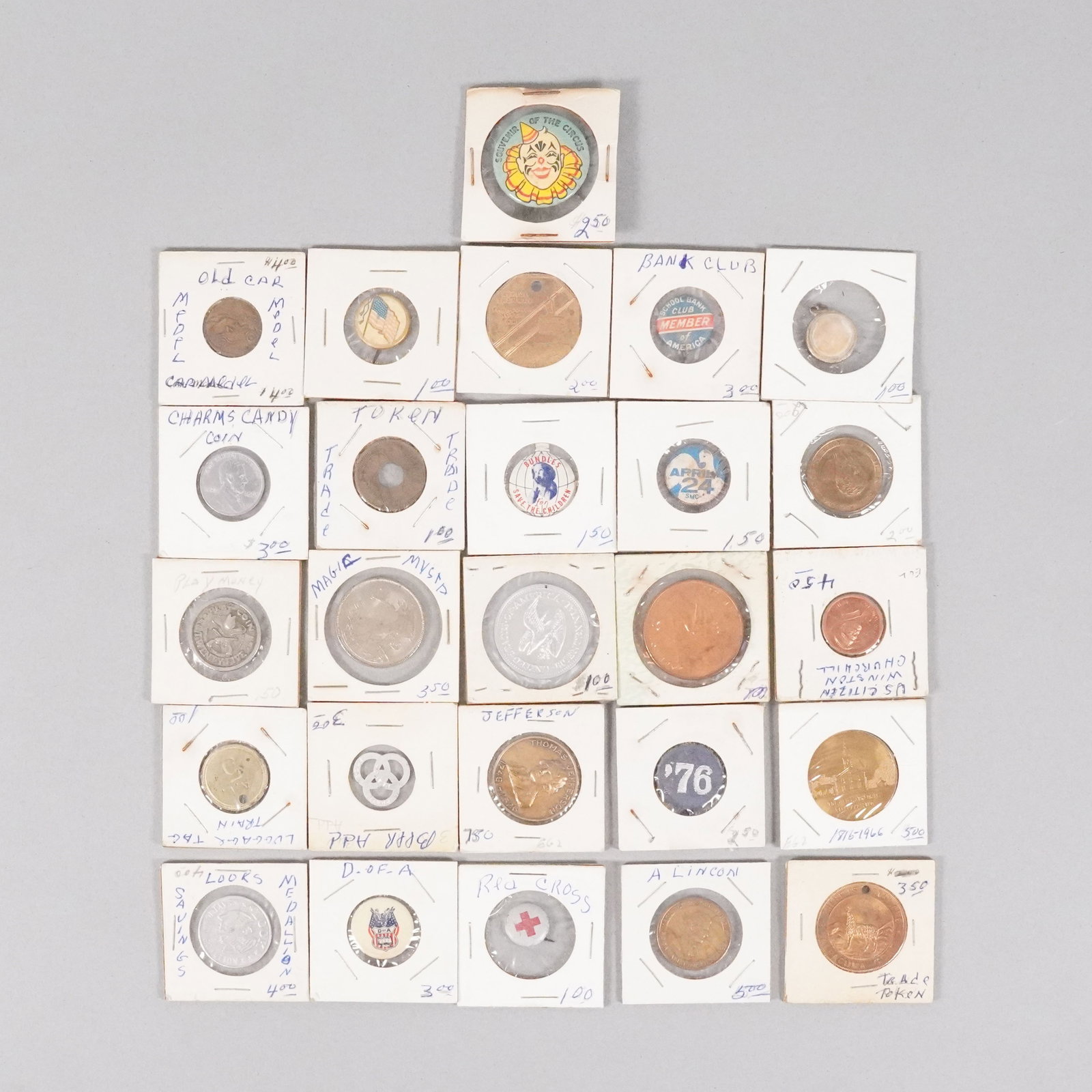 Lots vintage tokens: Lots vintage tokens. All sales are fina.