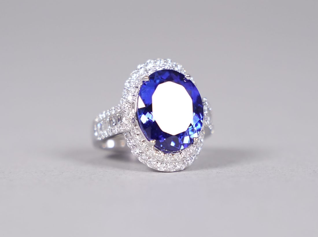 14 kt w/g natural tanzanite diamond ring (1 of 9)