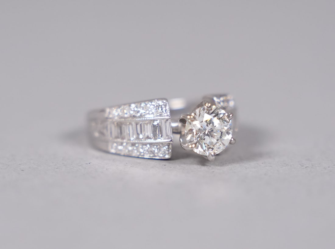 18 kt w/g natural diamond ring: 18 kt white gold natural diamond ring. Total 1.06 carats natural diamonds. US ring size 6.
