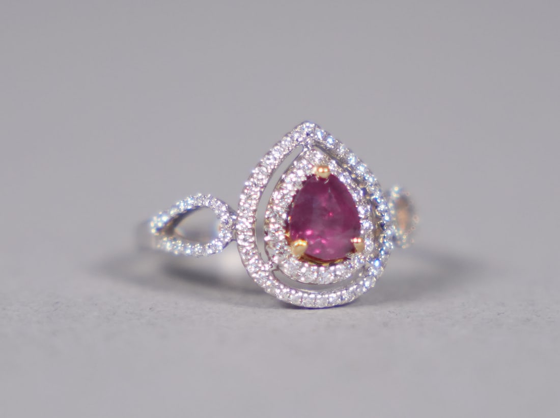 18 kt gold natural sapphire diamodn ring GIA: 18 kt white and yellow gold natural sapphire and diamong ring. Comes with GIA certificate. Total 0.98 carats natural sapphire and total 0.31 carats natural diamonds. US ring size 7.