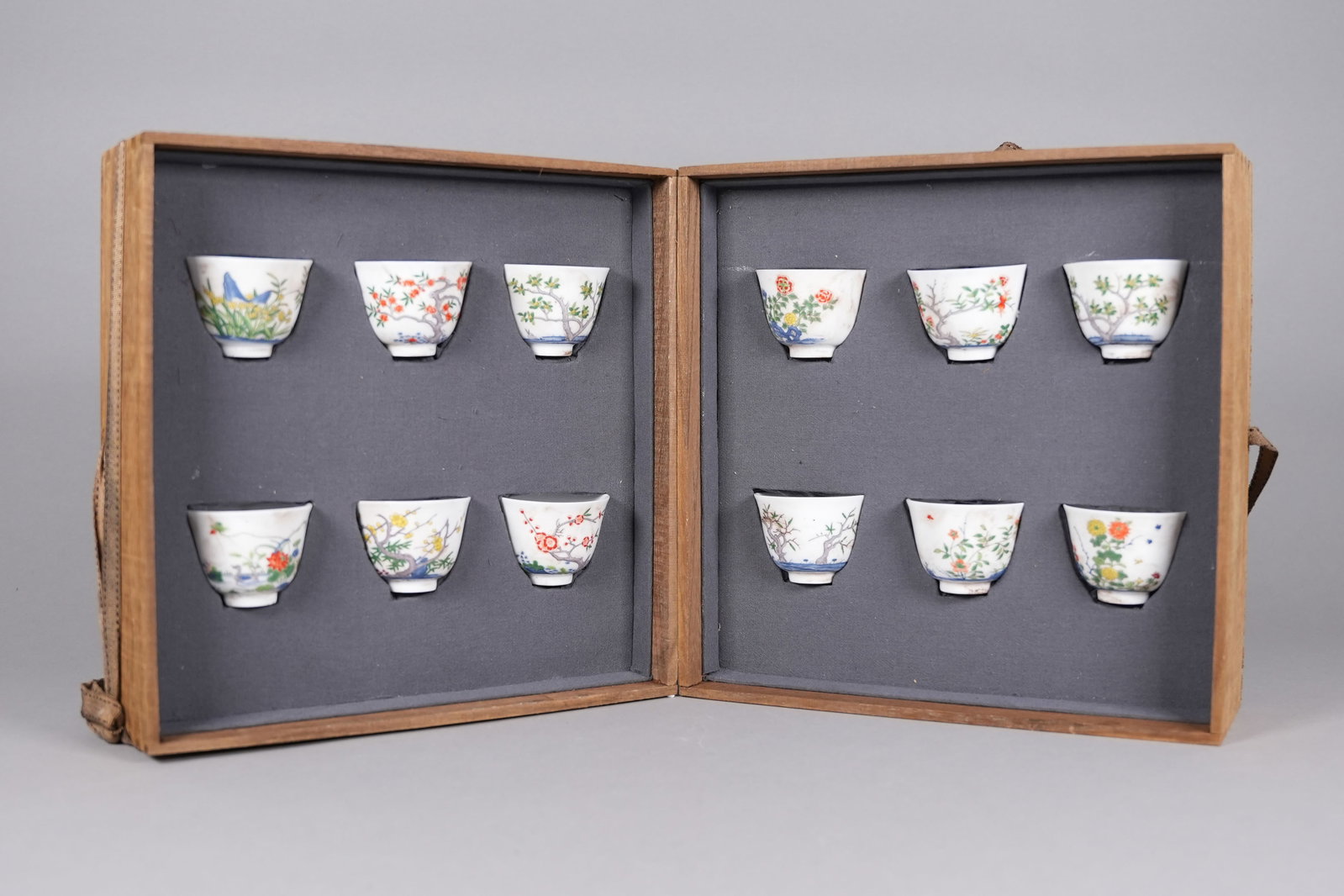 12 Chinese fine cups with box: 12 Chinese fine cups with wooden box. Largest H: 2" x W: 2.6."