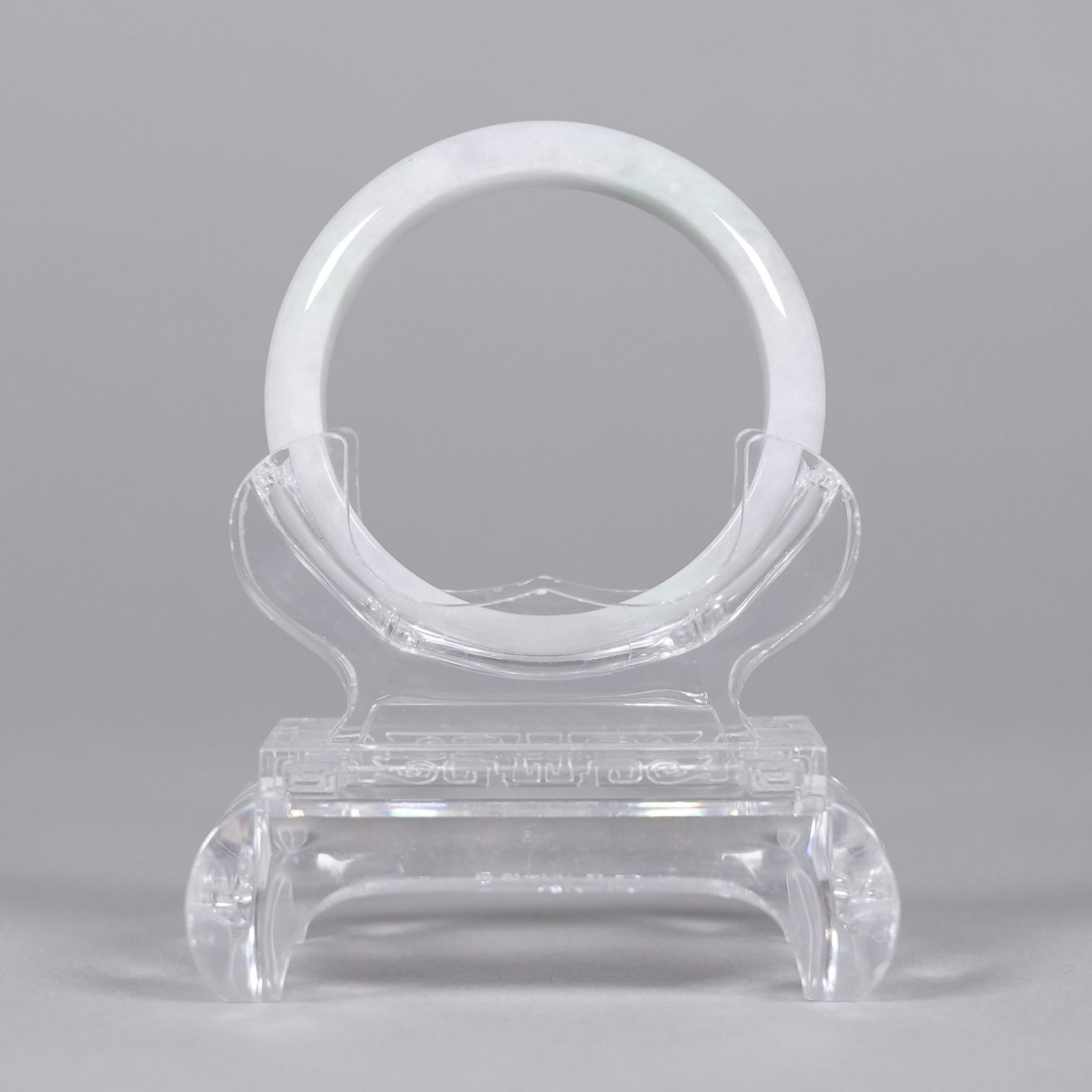 Chinese fine jadeite bangle: Chinese fine jadeite bangle.