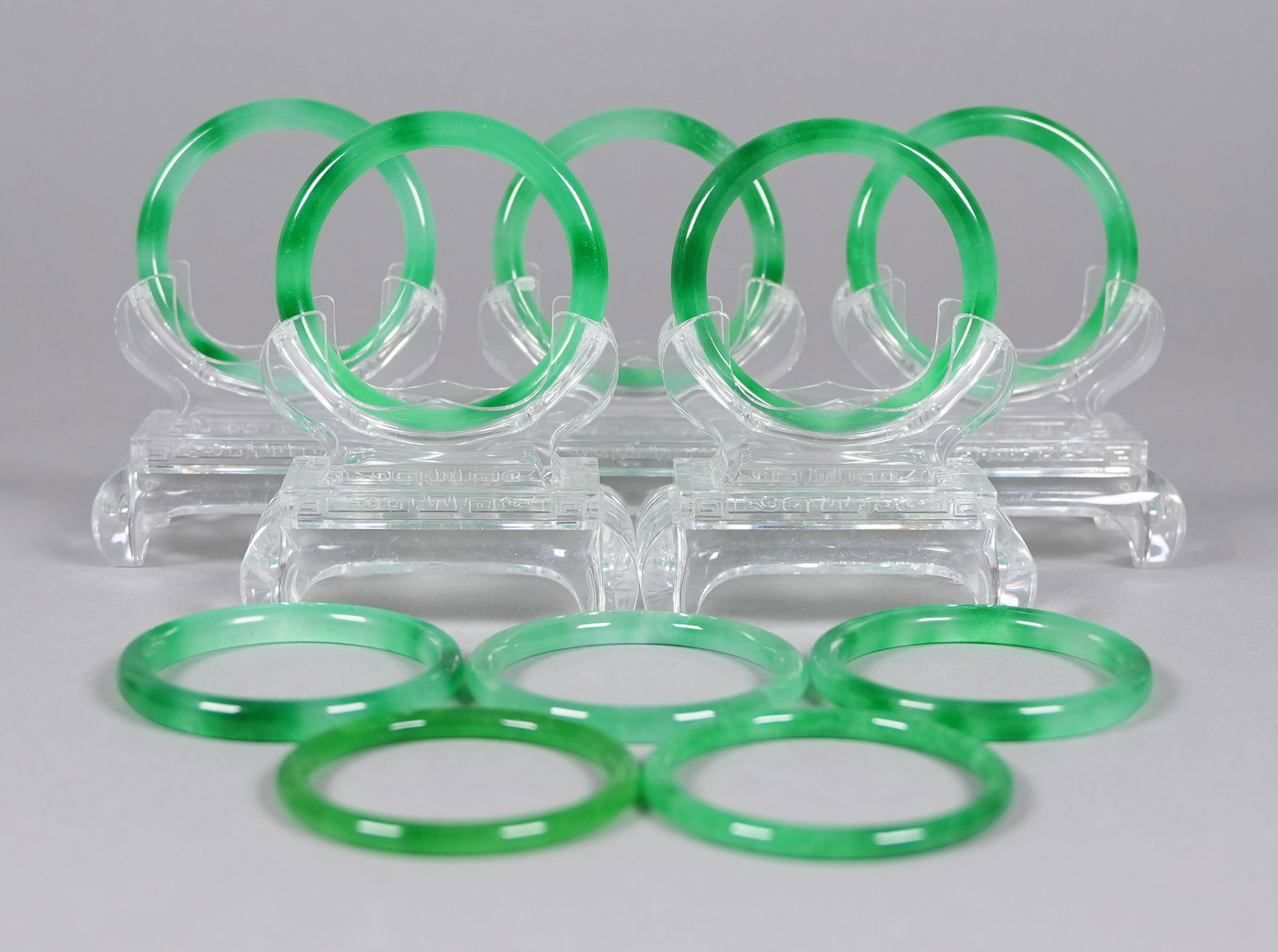 Lots Chinese apple green bangles: Lots Chinese apple green bangles.