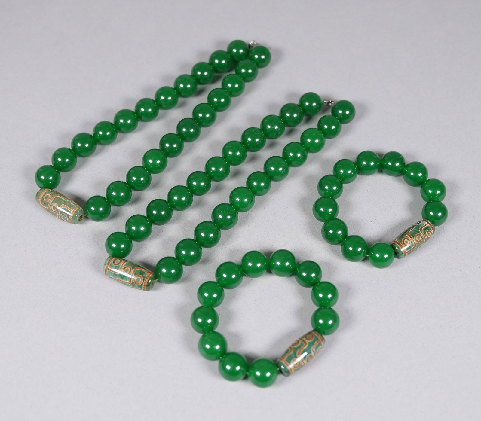 Lots Chinese apple green items (1 of 7)
