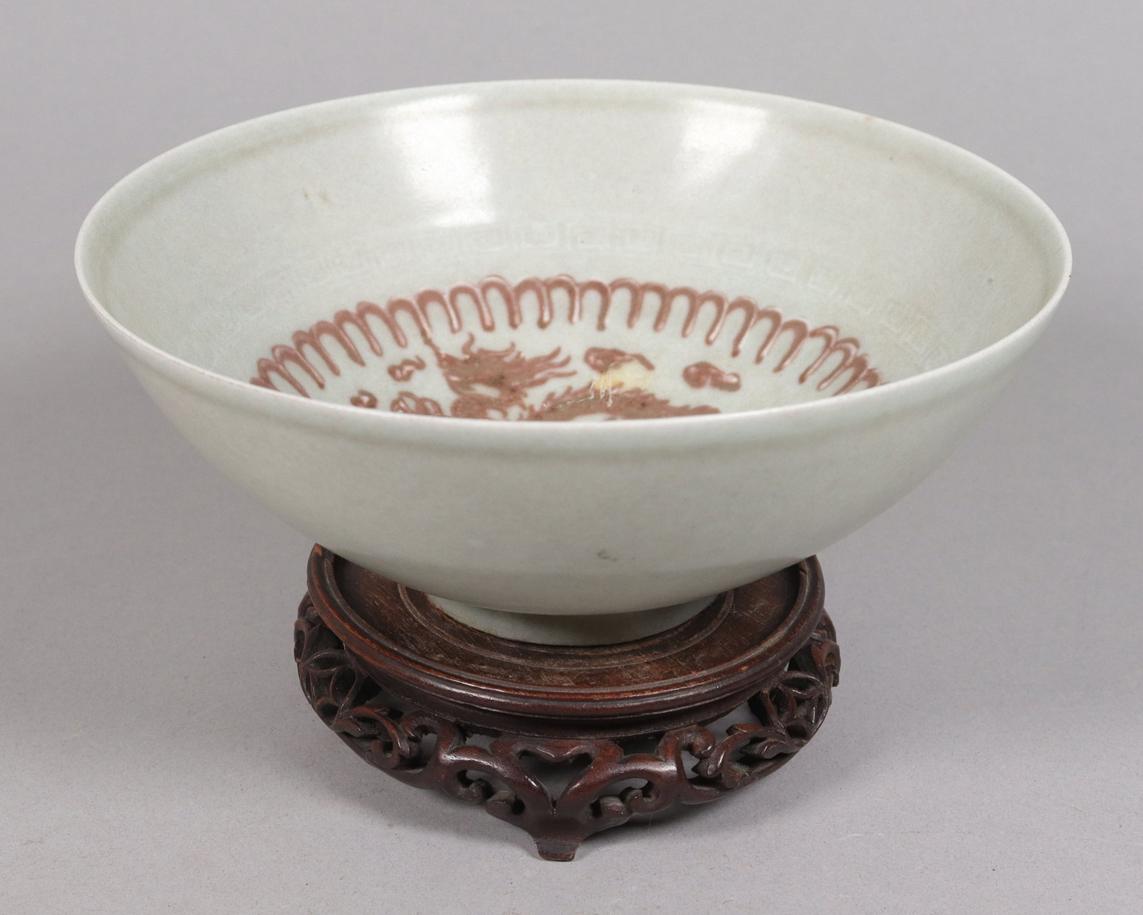 Chinese fine antique bowl: Chinese fine antique bowl. H: 3" x W: 7.6."