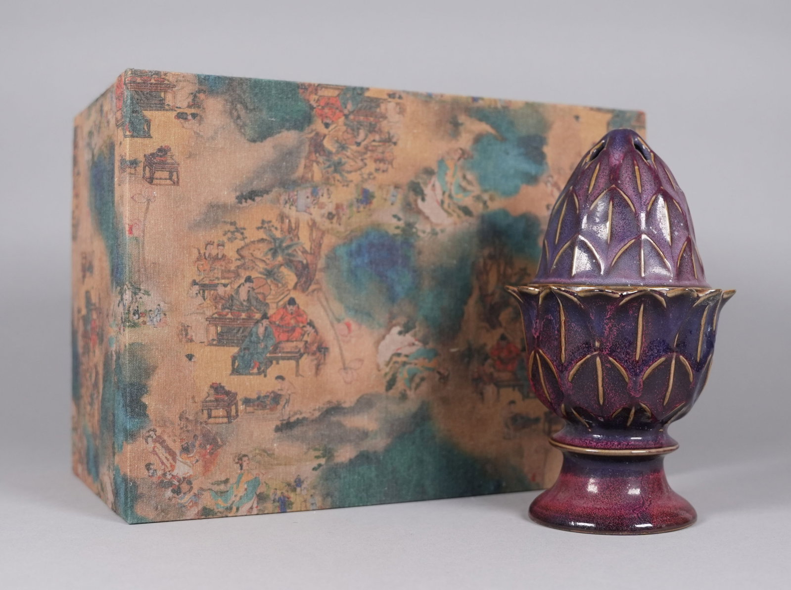 Chinese fine purple vase: Chinese fine purple vase with heavy silk box. Side has chipped, please refer to detail photos. H: 8.8" x W: 5."