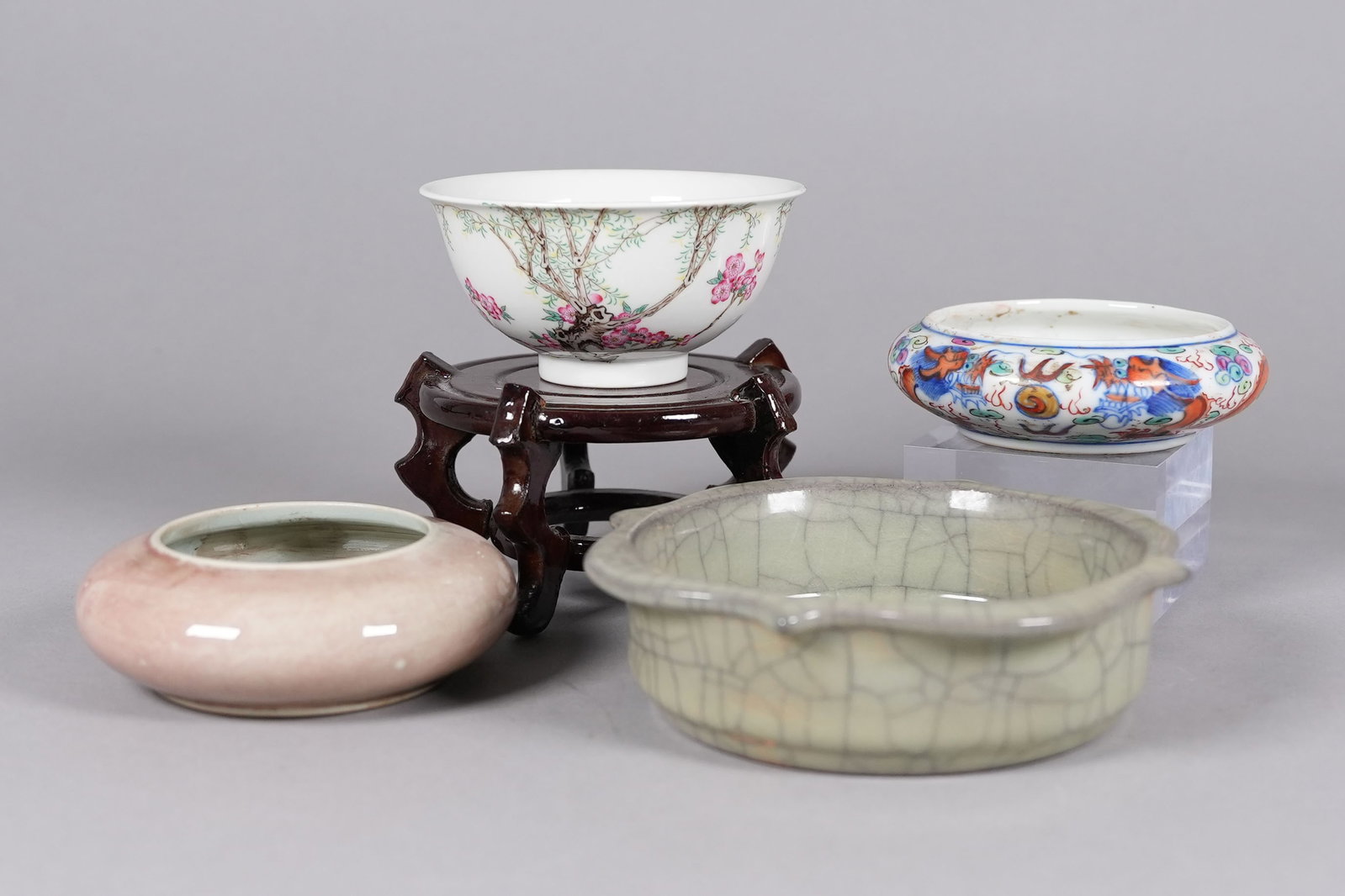 Lots Chinese fine porcelains: Lots Chinese fine porcelains, largest H: 1.6" x W: 6."