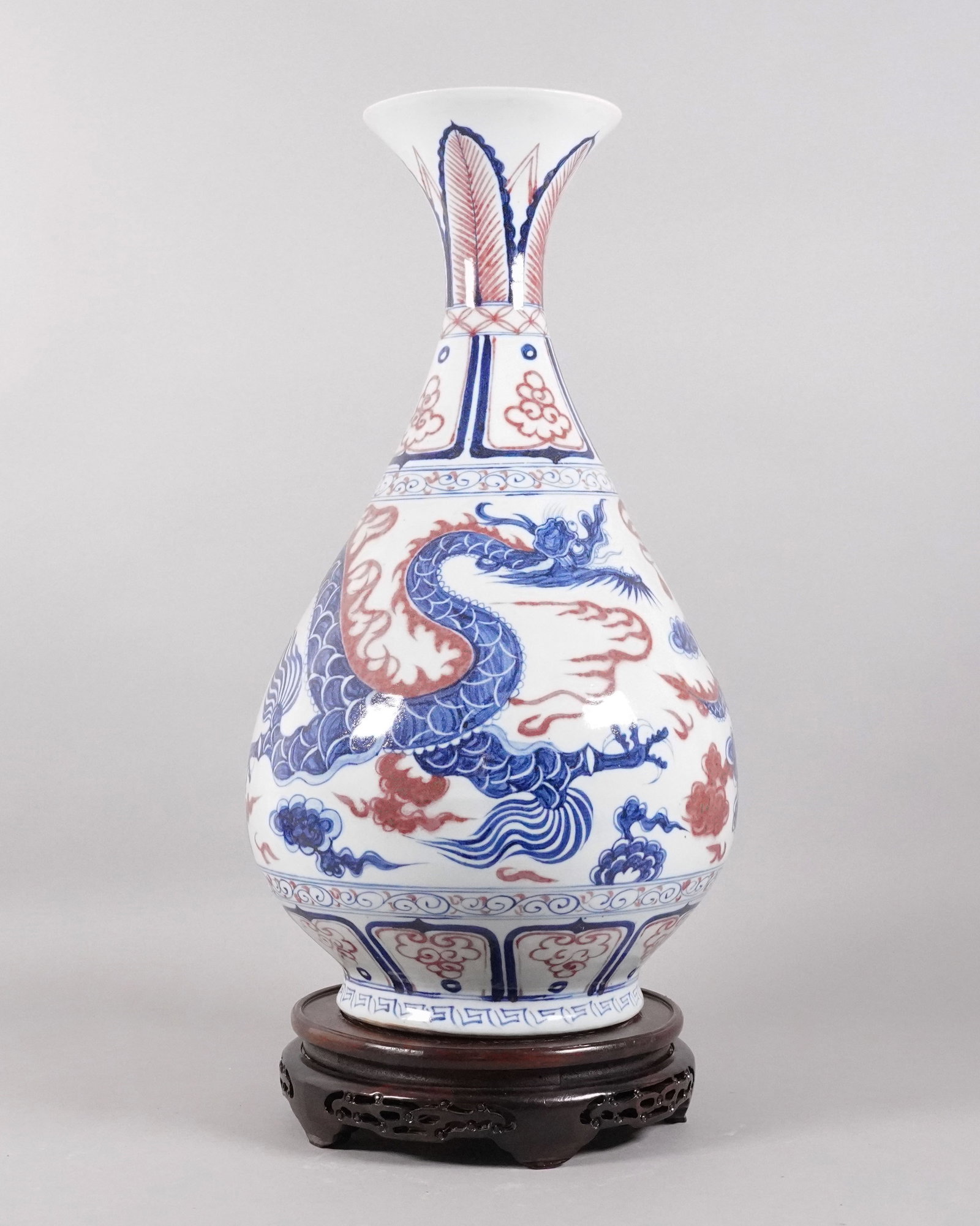 Chinese tall dragon vase: Chinese tall dragon vase. H: 18" x W: 10."